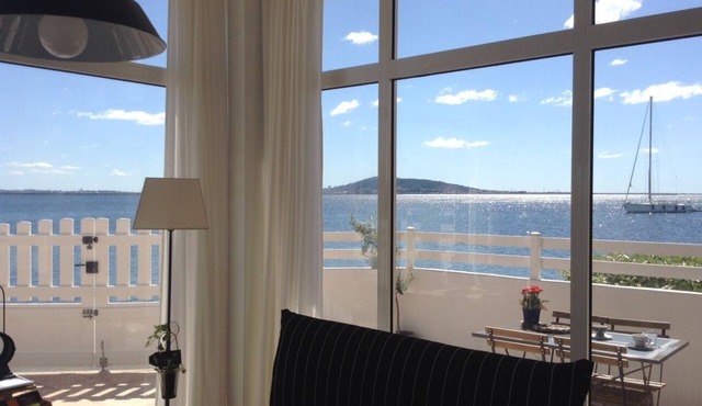 Luxurious "waterfront" studio (next to the beach) in a unique location