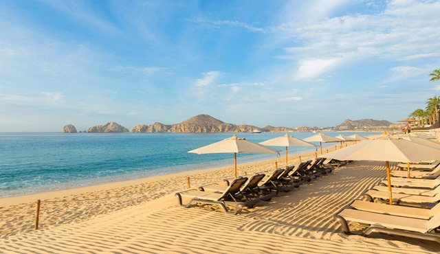 Luxury 2BR Suite at Villa La Estancia – Beachfront Pools, Spa & Sunsets
