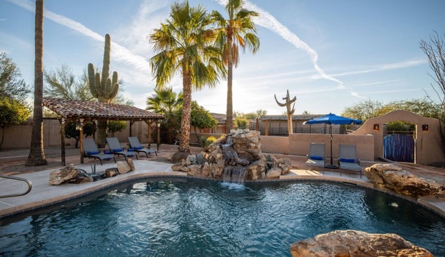 Luxury 5BR: Pickleball, Heated Pool, Near Golf