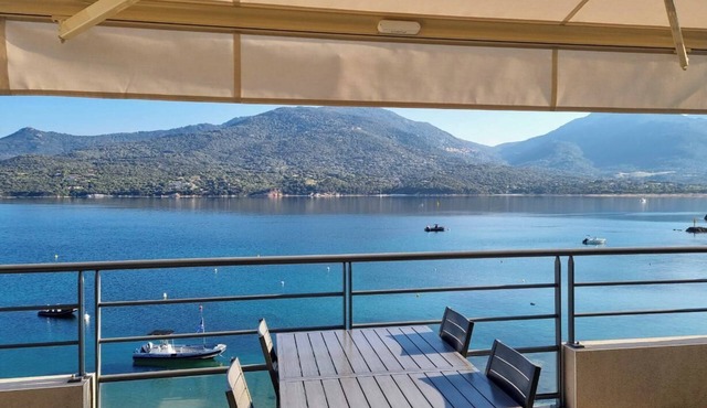 Luxury apartment in an exceptional location with direct beach access