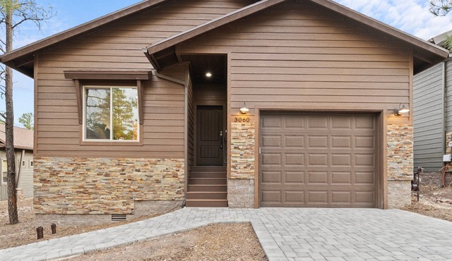 Luxury home with patio, fireplace, BBQ grill, golf nearby