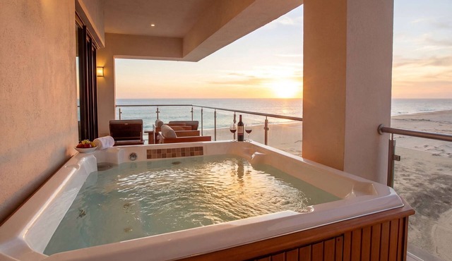 Luxury Oceanfront Diamante Condo 3BR!