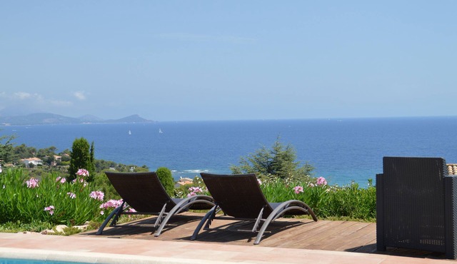 Luxury villa, heated pool, panoramic sea view, air conditionin