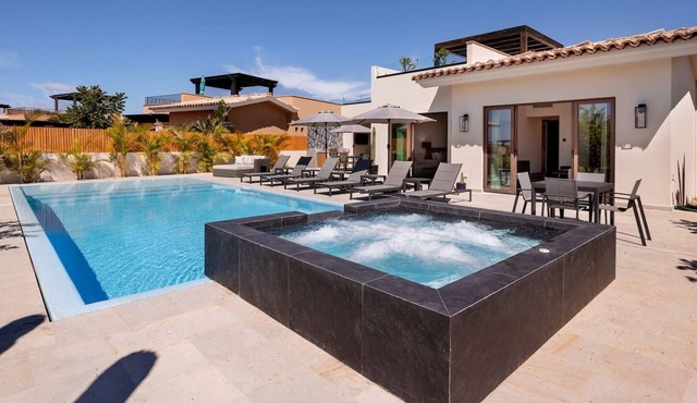 Luxury Villa | Large Pool, Jacuzzi & Putting Green
