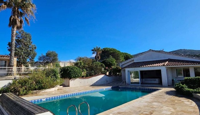 Luxury villa Les Amandiers, sea view & swimming pool