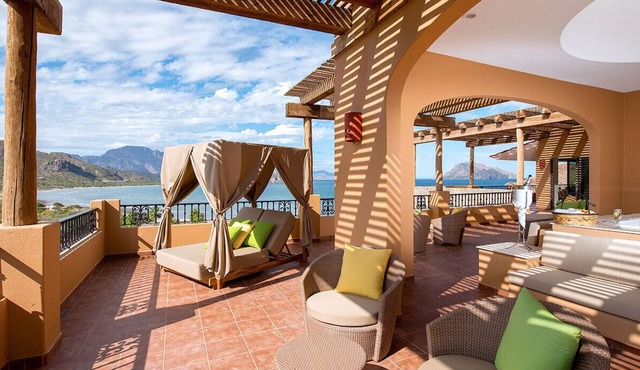 Luxury Villa with Stunning Sea Views in Loreto