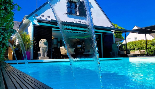 Magnificent "Hi-tech" Villa: Swimming pool, Spa, MediaCenter, Electric bikes.