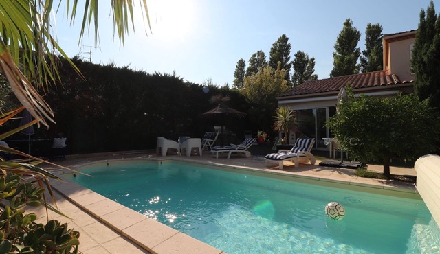 Magnificent villa with air-conditioned pool 10 minutes from beaches and 30 minutes from Spain.