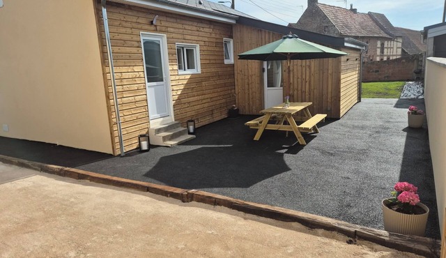Maison individuelle avec jardin et parking privé. À deux pas de l'avenue verte!