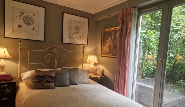 Marais central Paris spectacular 2 BDR with AC and 2 private gardens very quiet