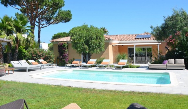 Master Suite Villa featuring a Private Pool, Garden, Parking and Spa