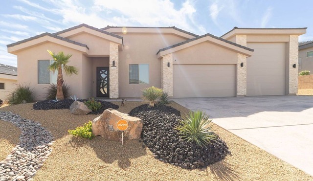 Mesquite Retreat with great patio, pool, and putting green!