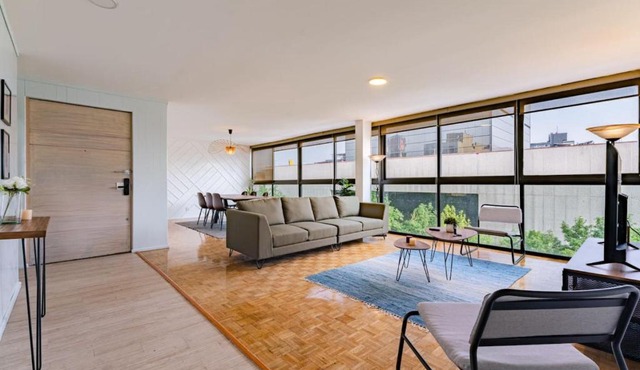 Mid-Century Gem Prime Location Near Dining & Shops