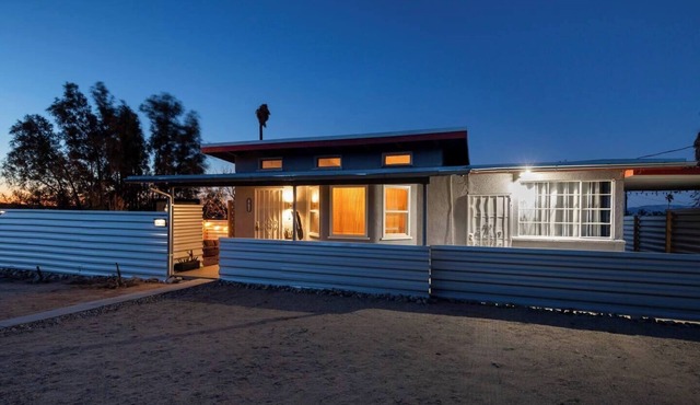 Mid Century Home~3 Miles from JTNP/9M Marine Base