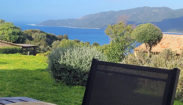 Mini villa vue mer et wifi dans petite résidence* avec piscine chauffée