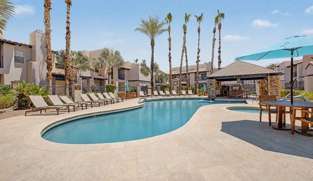 Modern 2BR/2BA Retreat: Ground Floor/Pool, Spa, Gym/North Scottsdale Getaway