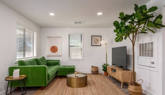 Modern Old Town 2BR + Office | Walk to Town & Wine