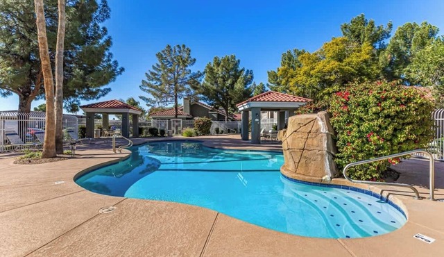 Modern Phoenix Condo with Shared Pool, Spa & Sauna