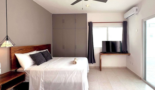 Modern Stay in Mérida North | Pool, A/C, Fast WiFi