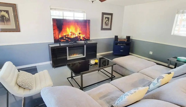 Msg for 5% off 1Bed 1Bath Huge Guesthouse Midtown PHX