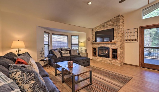 Munds Park Mountain Getaway Hike, Golf and Unwind!