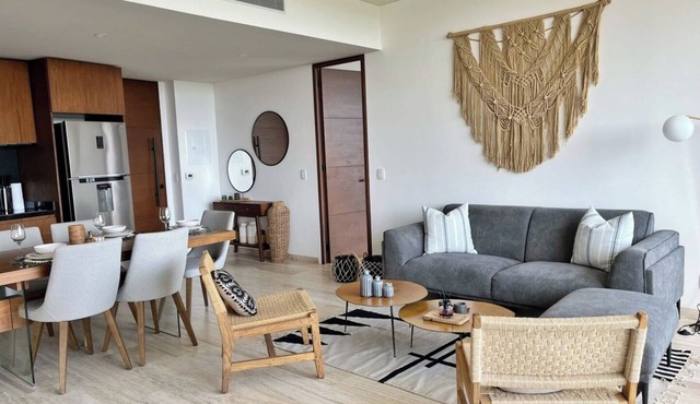 New eco chic 2 BD Apartment with jungle view