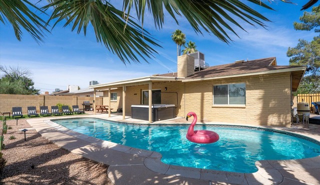 NEW! Fore the Love of Sun- Golf, Pool, Spa, Firepit, Pet-friendly