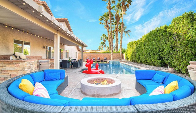 NEW! LQ Luxury Retreat - Saltwater Pool, Game Room, BBQ, Family Fun! LIc #66008