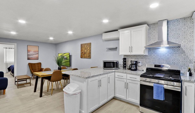 New! Modern Fully Remodeled 3BR/2BA Spacious Apt
