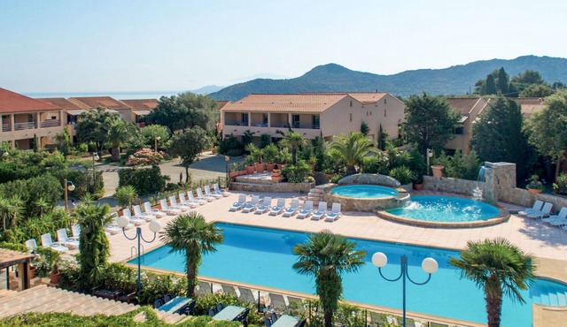 Nice apartment for 4 people with pool, A/C, WIFI, TV, terrace and pets allowed