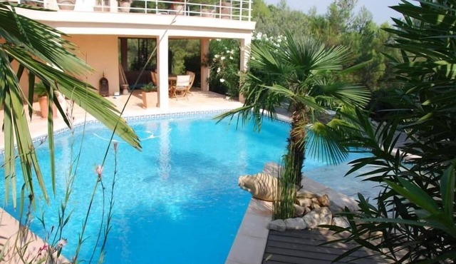 Nice architect house with stunning pine view only 4km from Aix en Provence