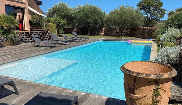Nichée Dans son Oliveraie, Entre mer et Montagne