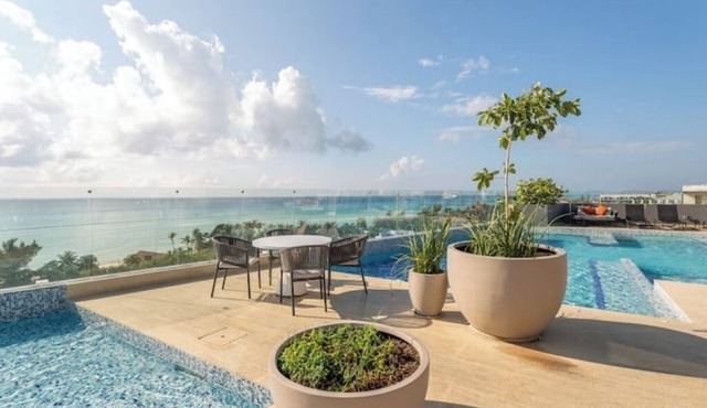 Ocean View, Unique Rooftop, 1 min from the Beach.