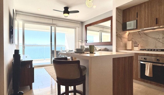 Oceanfront Condo | Sunset Views | 500Mbps WiFi
