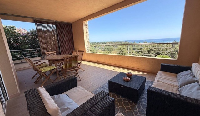 PAOLINA- SEA VIEW- BEACH AND SHOPS ON FOOT
