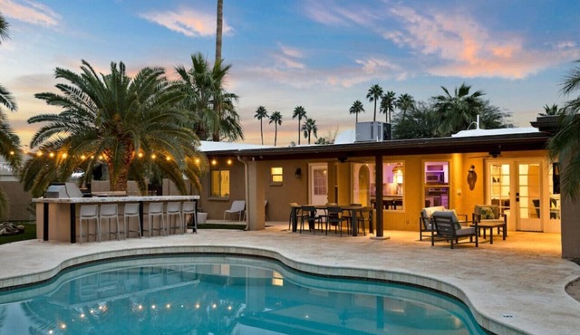 Paradise Palms|Shop+Dine+Shine!