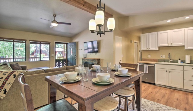 Patio, Fenced Yard: Pet-friendly Pinetop Cabin!