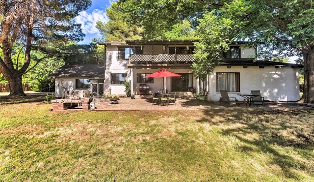 Patio & Yard: Dtwn Cottonwood Home!