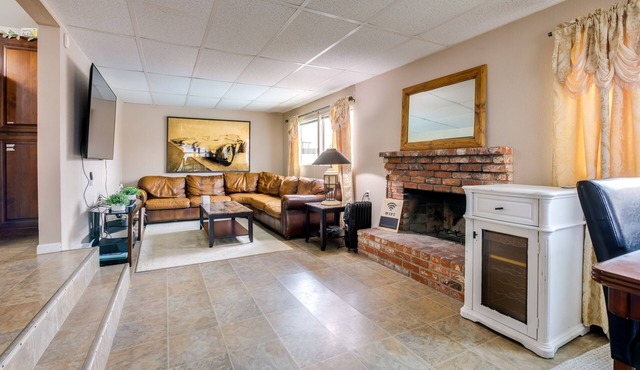 Pet-Friendly Las Vegas Home: Shared Pool & Hot Tub