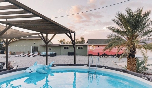 Pool/Hot Tub Under The Stars/Game Room/Near Park/Fenced In/Pet Friendly