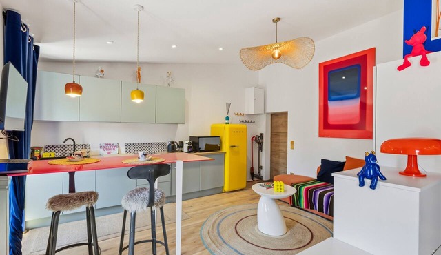 Pop’appart Bordeaux – A Colorful and Bright Haven in the Heart of the City