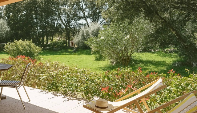 Porto-Vecchio, quiet F3 with 2 bathrooms/WC, large garden, air conditioning, Wifi