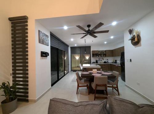 Preciosa Casa en Mérida, 2 Habitaciones, Excelente Ubicación, AC, Alberca, Asador y Estacionamiento