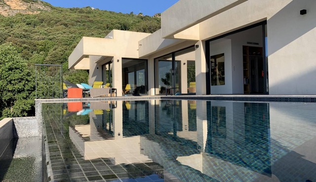 Prestigious villa U Scogliu in Erbalunga