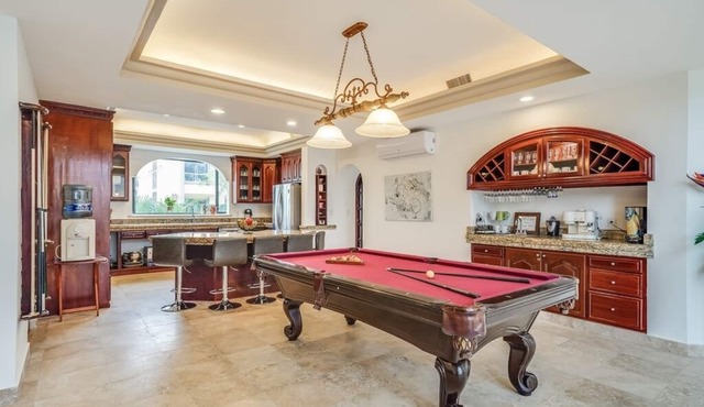 Private 5 Bedroom Villa in Great Location!