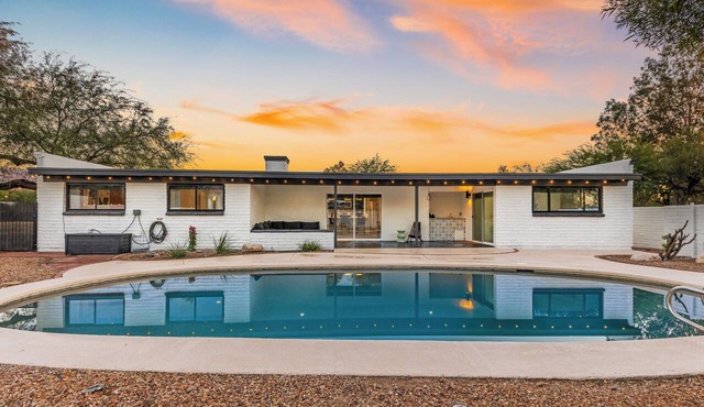 Private Desert Oasis: Pool, HotTub, FirePit, Garage, EV Charger, Near Saguaro