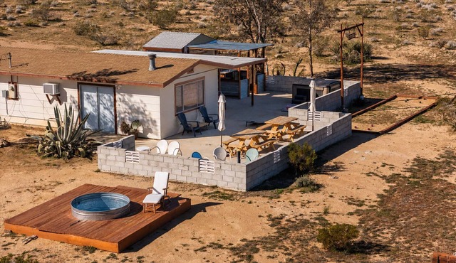 Private Desert Ranch: Hot Tub, Cowboy Pool, Saloon