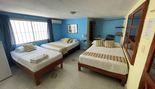 Private room for 5 people. A/C, TV, Wi-Fi, minibar, kitchen and living. Downtown | Isla Mujeres #1