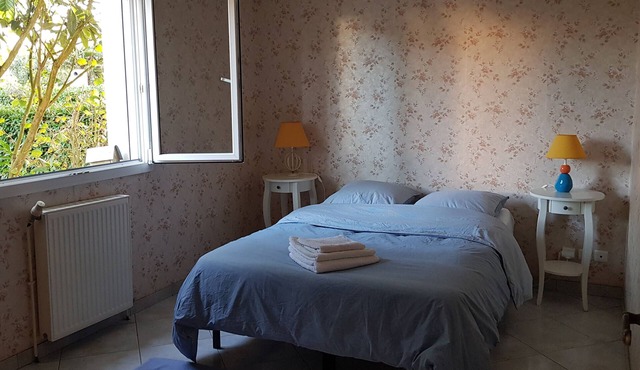 Private room with independent access, 2 pas Polyclinique, Zénith, 20min centreNantes