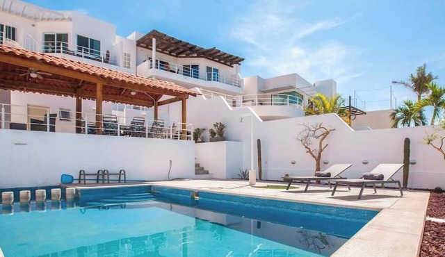 Private Terrace BBQ Pool Walk to Beach